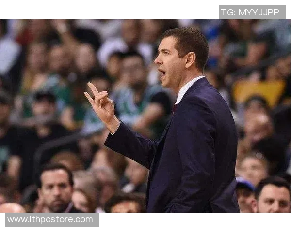 罗伯士与瓜达拉哈拉的激烈对决揭示足球战术与团队协作的精彩瞬间