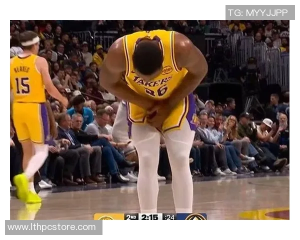 笑喷！詹皇赛前抛镁粉吓了东契奇一大跳，东子双手妖娆一摆一败涂地